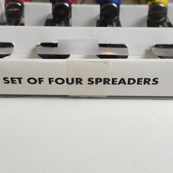 VINTAGE NEW SET OF FOUR SPREADERS FLORAL & VEGETABLES THEME - Picture 4 of 5